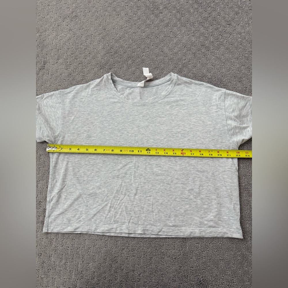 Lululemon Cates T-Shirt in Heathered Core Ultra Light Grey - Picture 10 of 11